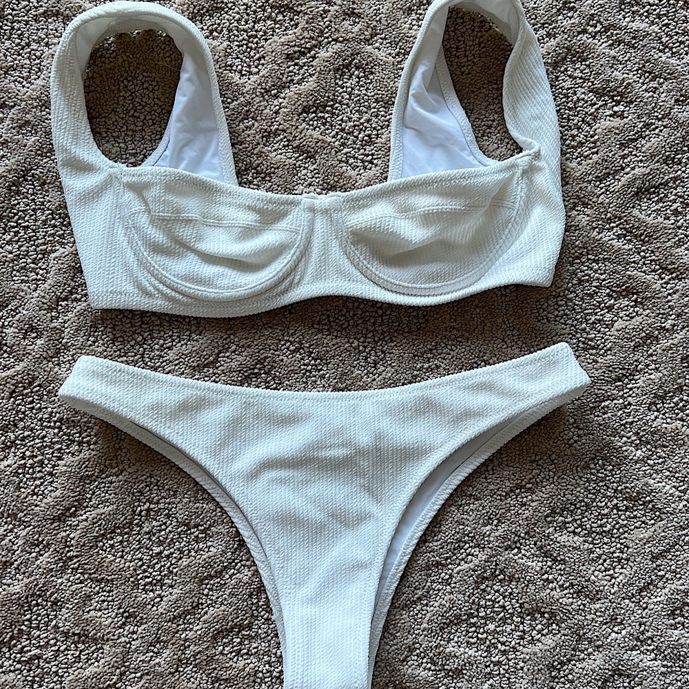 Topic of C bikini set like new